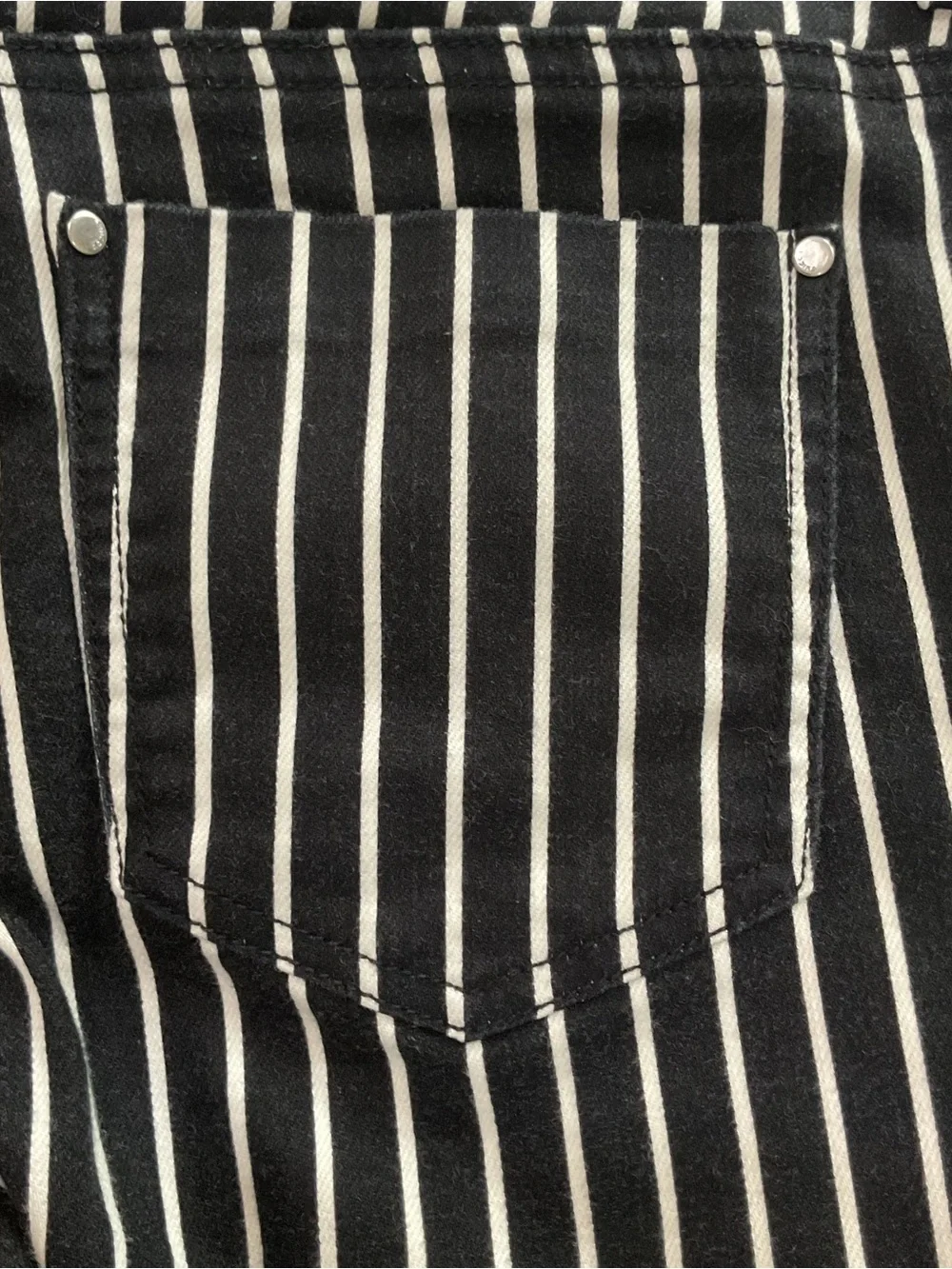 Chico’s Platinum Black and White Striped Denim Ankle Jeans Size .5 Reg 6 - Picture 8 of 12